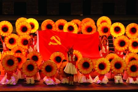 大学生把古诗写成儿歌，老师批卷把作品唱了出来，网友：小小鹳雀楼，狠狠登上去了