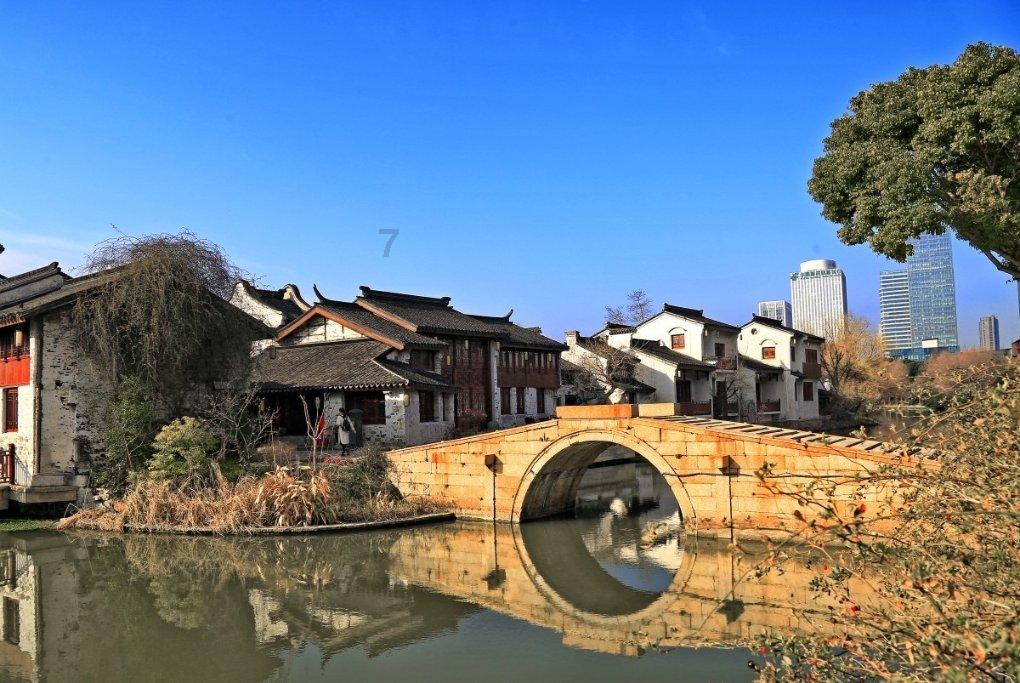 跳动的圆球