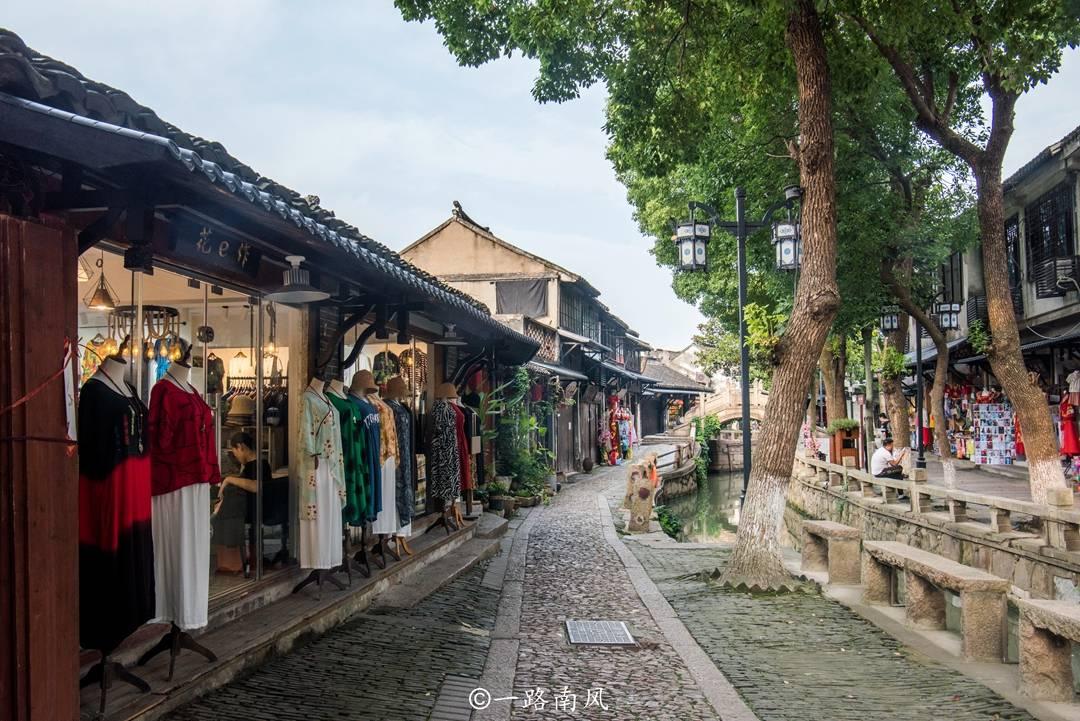 黄景瑜真朴实无华,羽绒衣都穿上了,保暖才是最主要别整七七八八